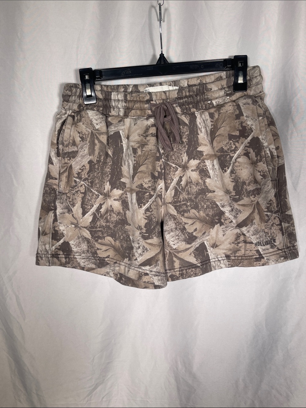 HOLLISTER MENS CAMO SWEATSHORTS ABOVE THIGH SMALL